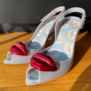 Vivienne Westwood x Melissa rare vintage jelly heels with metallic lips! Size 6